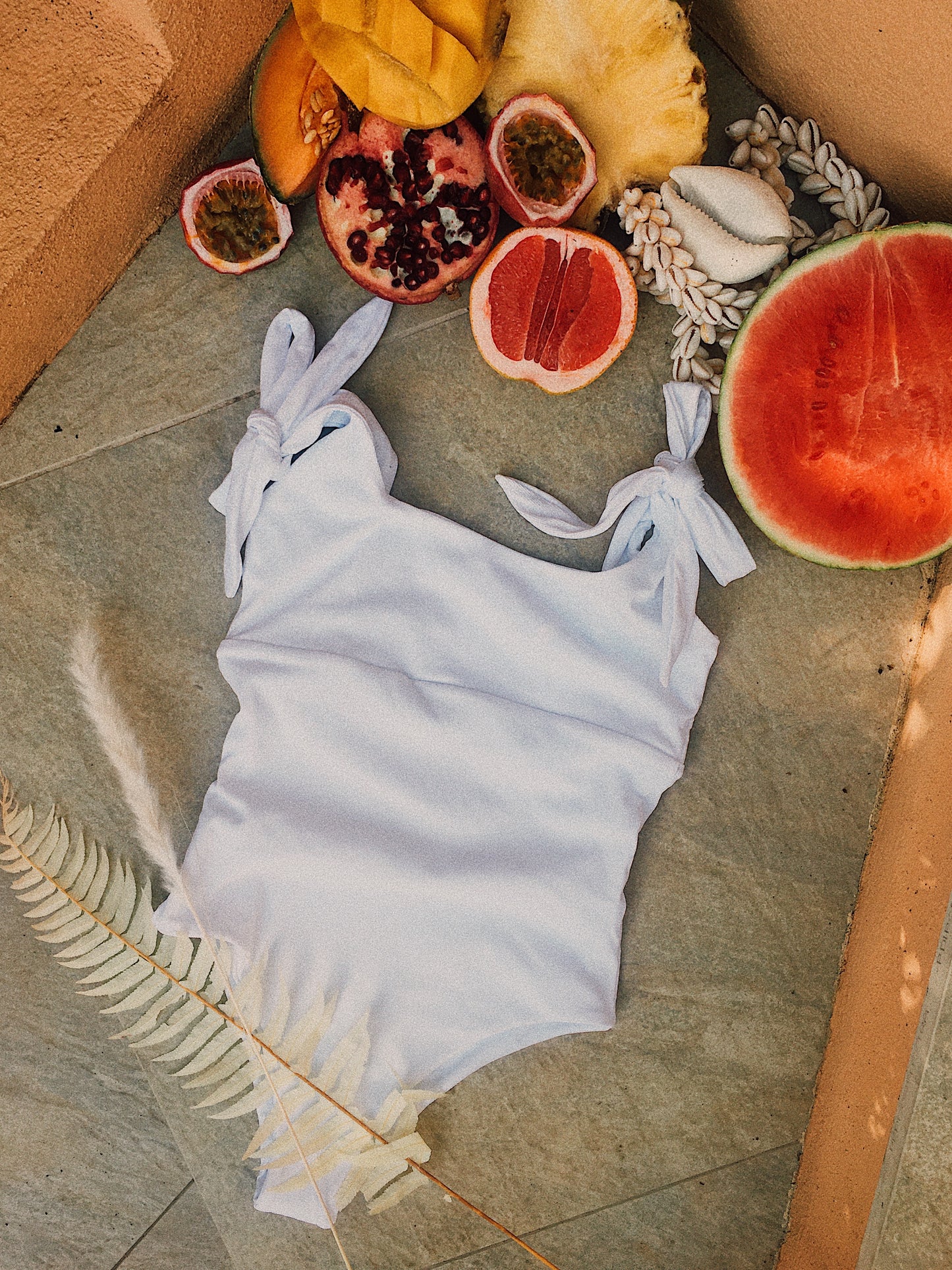 Hibi One Piece (White)